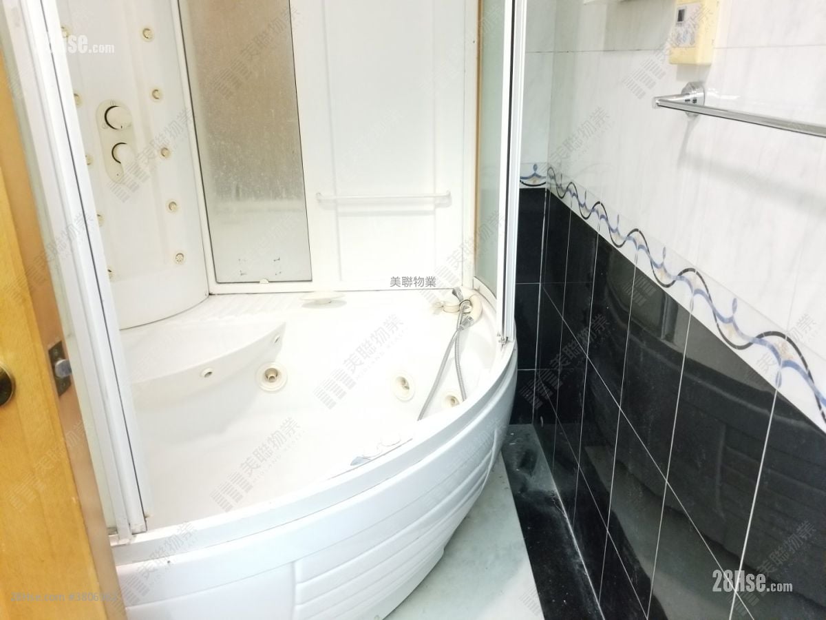 又一居 售盘 3 房 584 平方尺