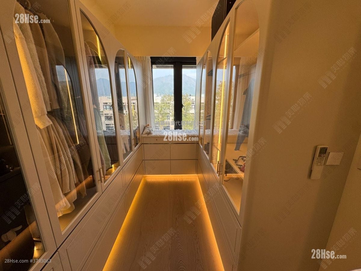 Villa Lucca Sell 3 Bedrooms 1,187 ft²