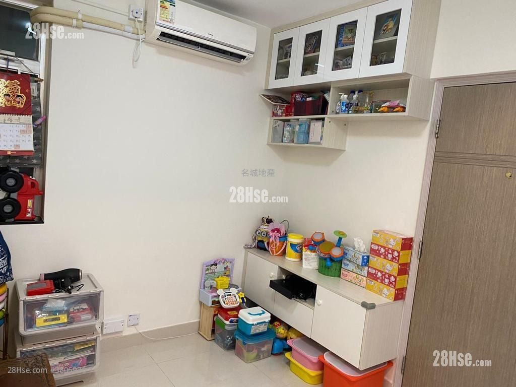 Tsuen Wan Centre Sell 2 Bedrooms , 1 Bathroom 324 ft²