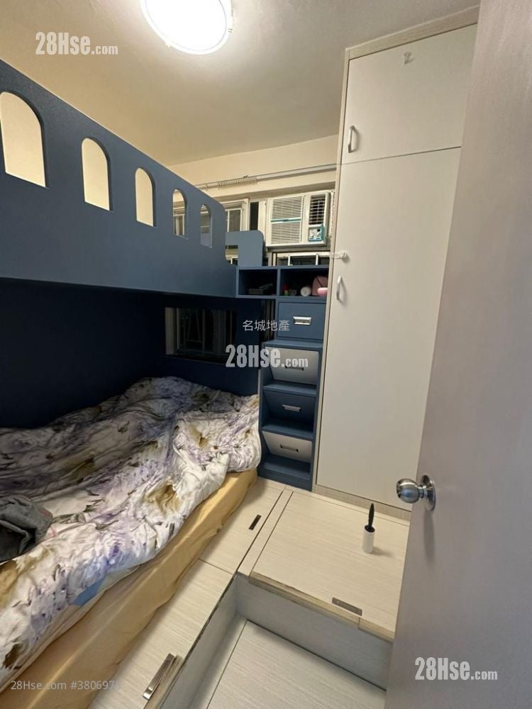 Tsuen Wan Centre Sell 2 Bedrooms , 1 Bathroom 324 ft²