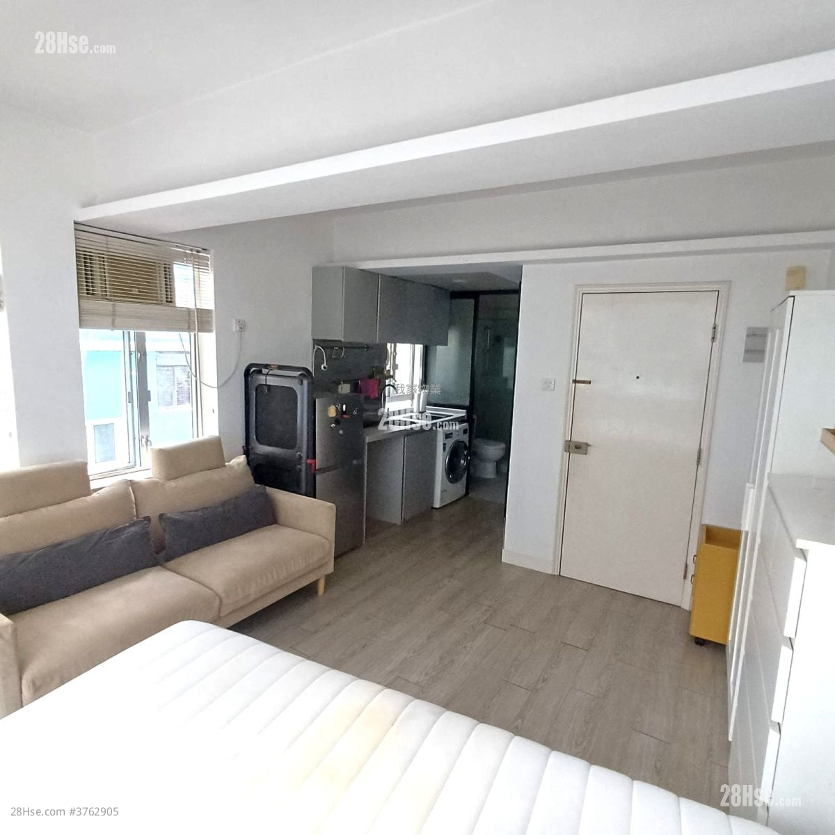 227 Hollywood Road Rental Studio , 1 Bathroom 297 ft²