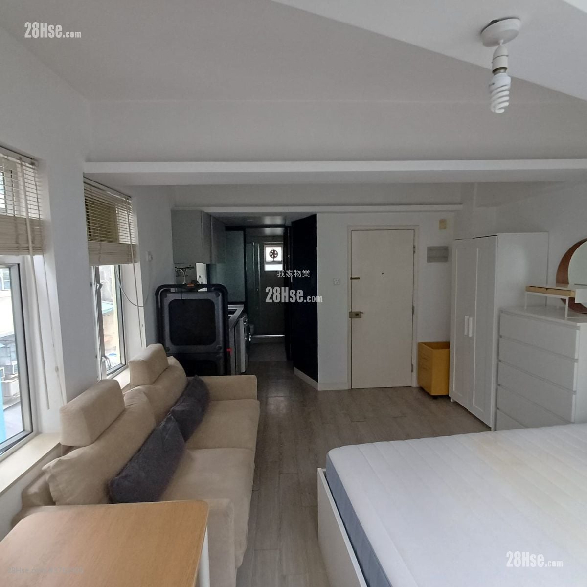 227 Hollywood Road Rental Studio , 1 Bathroom 297 ft²