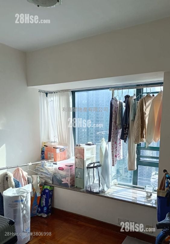 The Metro City Sell 3 Bedrooms , 2 Bathrooms 735 ft²