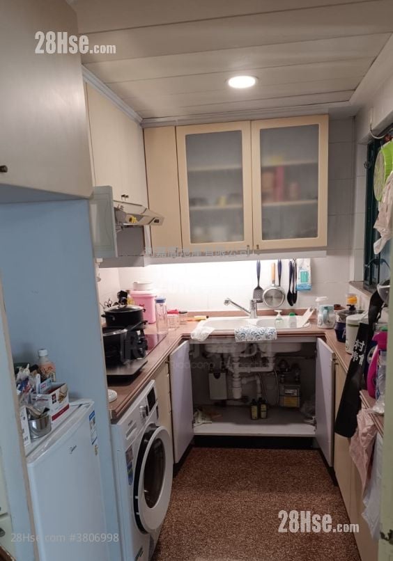 The Metro City Sell 3 Bedrooms , 2 Bathrooms 735 ft²