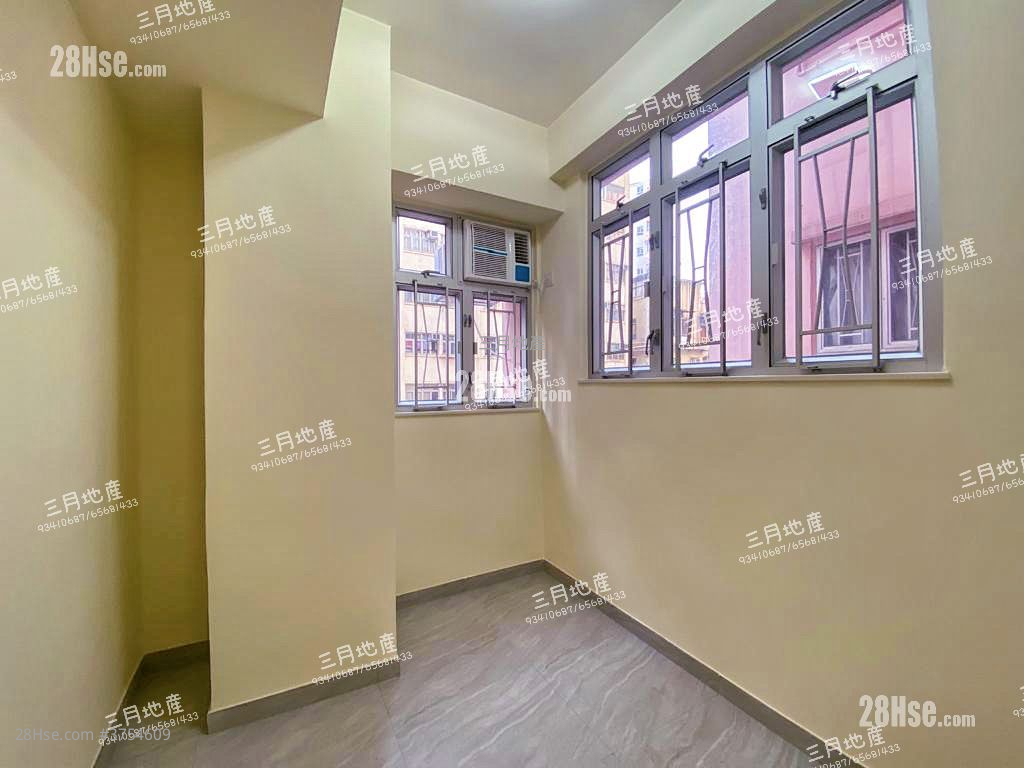 Kam Fat Building Sell 2 Bedrooms , 1 Bathroom 300 ft²