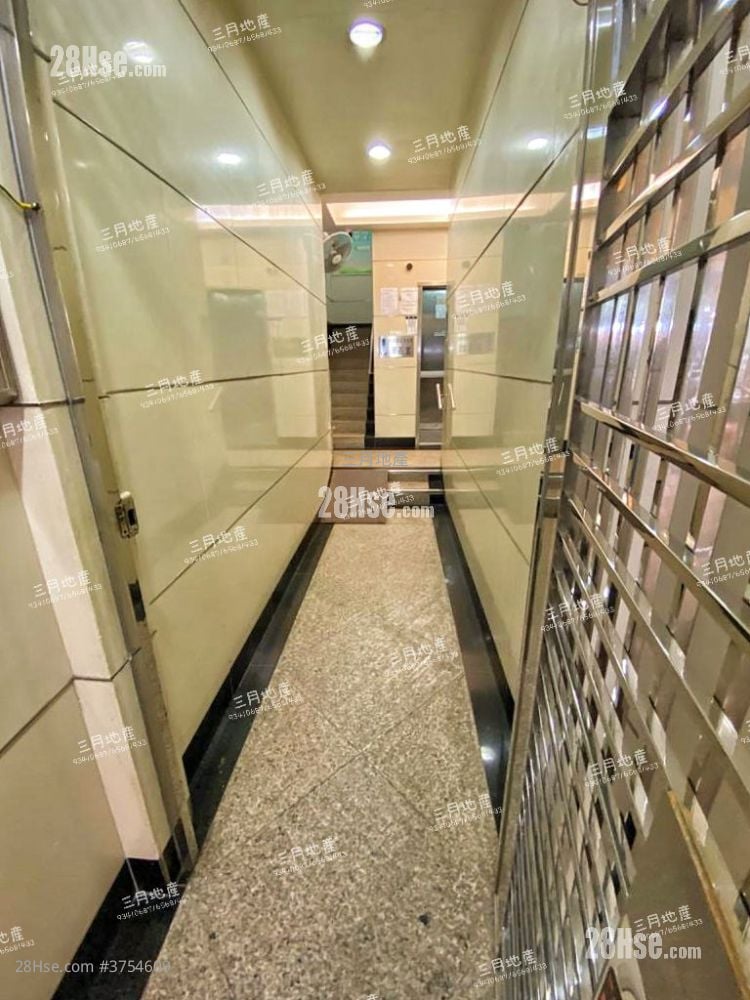 Kam Fat Building Sell 2 Bedrooms , 1 Bathroom 300 ft²