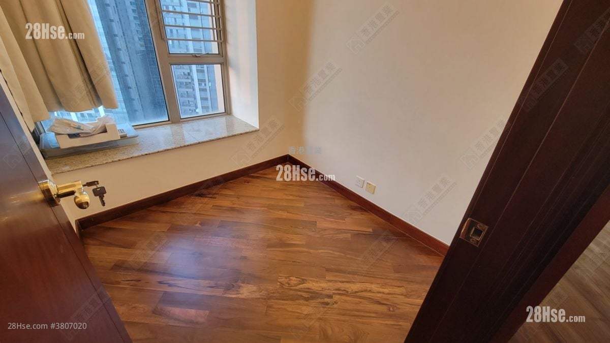 One Silversea Sell 3 Bedrooms , 2 Bathrooms 665 ft²