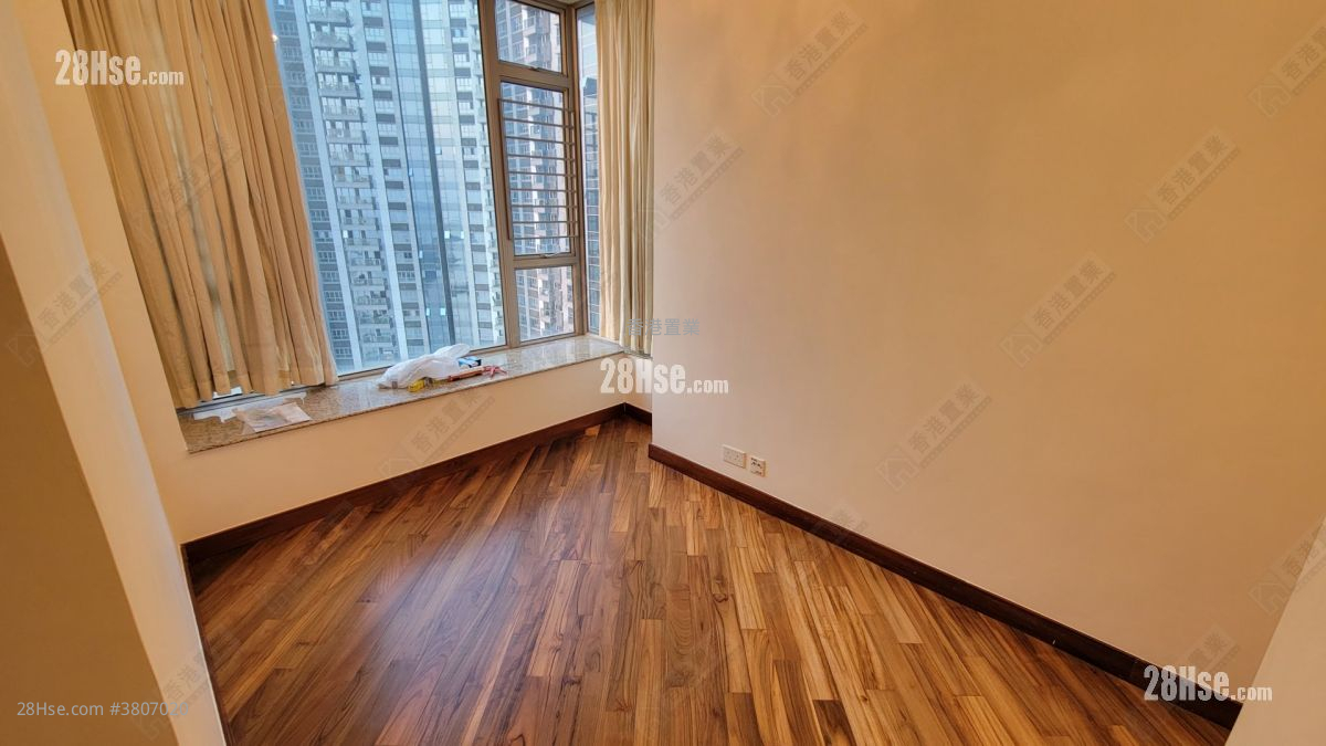 One Silversea Sell 3 Bedrooms , 2 Bathrooms 665 ft²