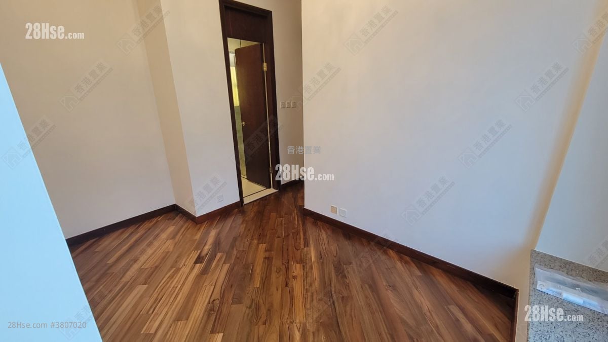 One Silversea Sell 3 Bedrooms , 2 Bathrooms 665 ft²