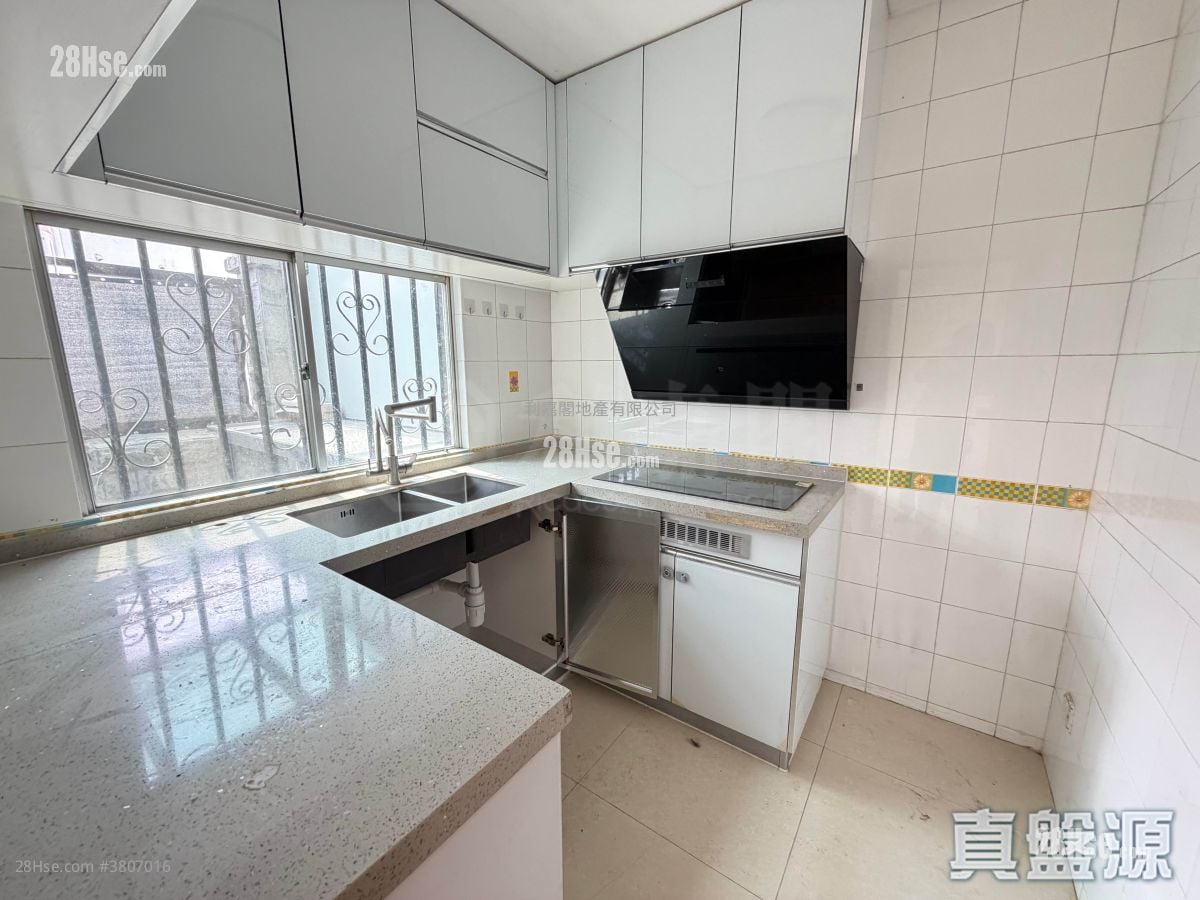 Fairview Park Sell 3 Bedrooms , 2 Bathrooms 950 ft²