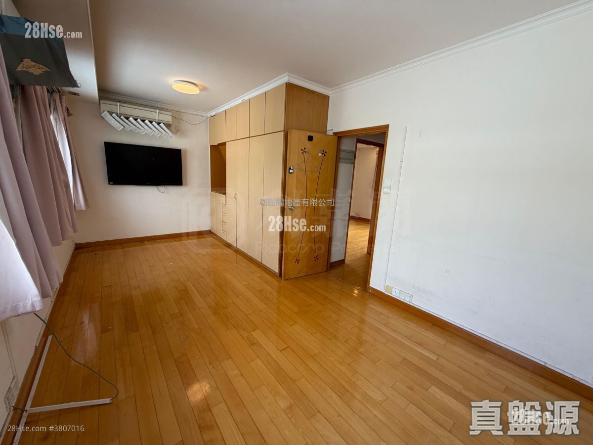 Fairview Park Sell 3 Bedrooms , 2 Bathrooms 950 ft²