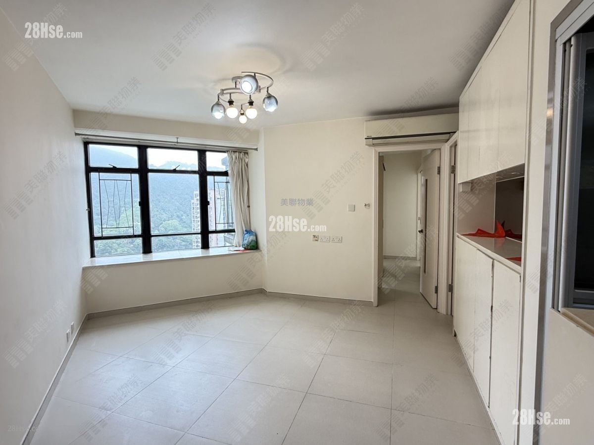 Kornhill Sell 3 Bedrooms , 1 Bathroom 594 ft²