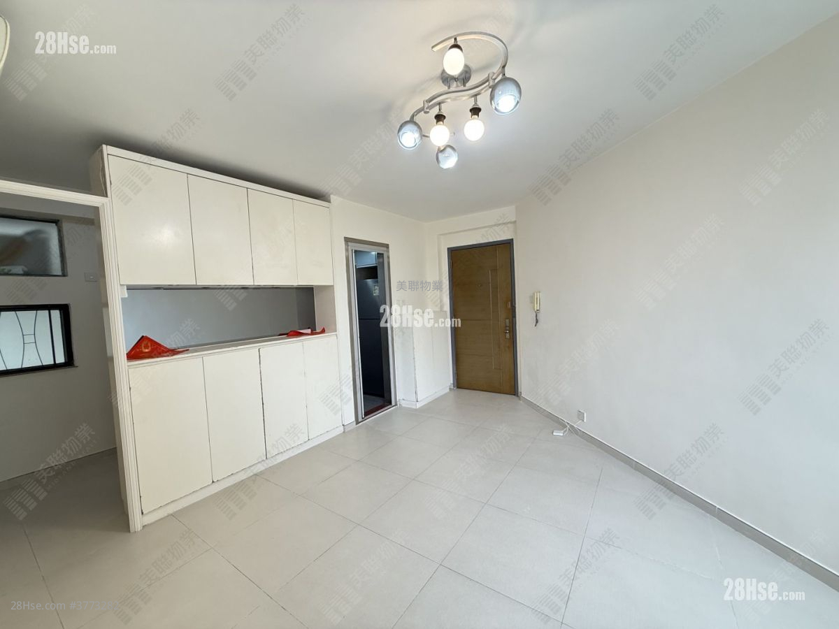 Kornhill Sell 3 Bedrooms , 1 Bathroom 594 ft²