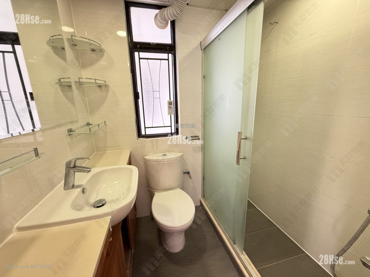 Kornhill Sell 3 Bedrooms , 1 Bathroom 594 ft²