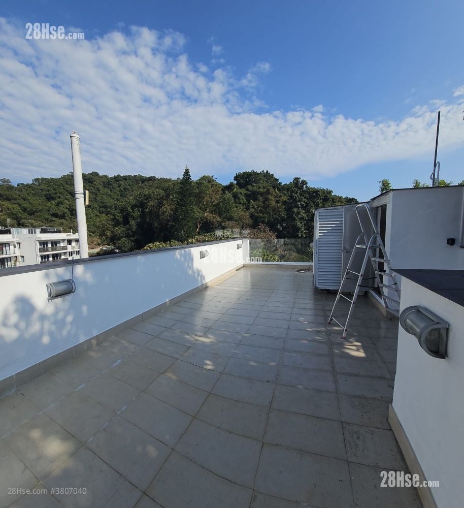 Village Rental 4 Bedrooms , 3 Bathrooms 1,900 ft²