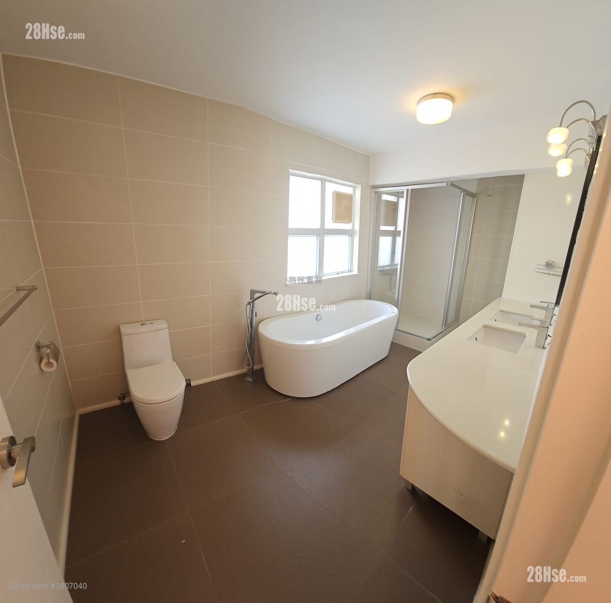 Village Rental 4 Bedrooms , 3 Bathrooms 1,900 ft²