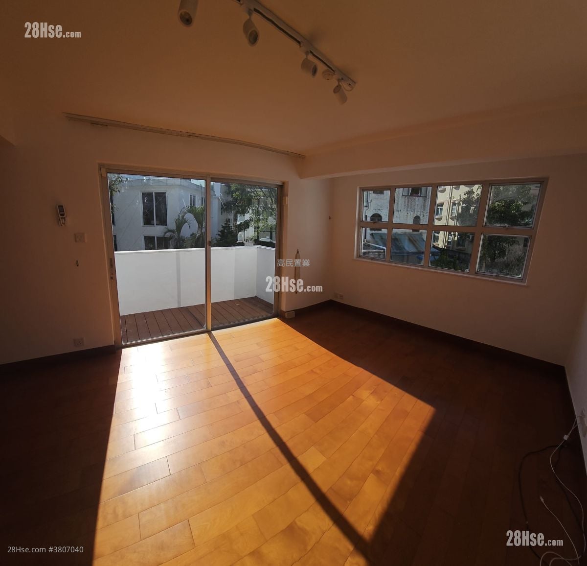 Village Rental 4 Bedrooms , 3 Bathrooms 1,900 ft²