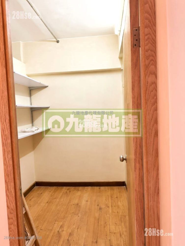 Sun Wing Building Sell 2 Bedrooms , 1 Bathroom 361 ft²