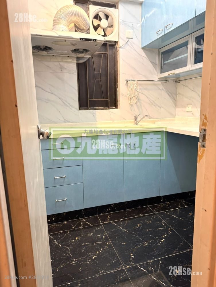 Sun Wing Building Sell 2 Bedrooms , 1 Bathroom 361 ft²