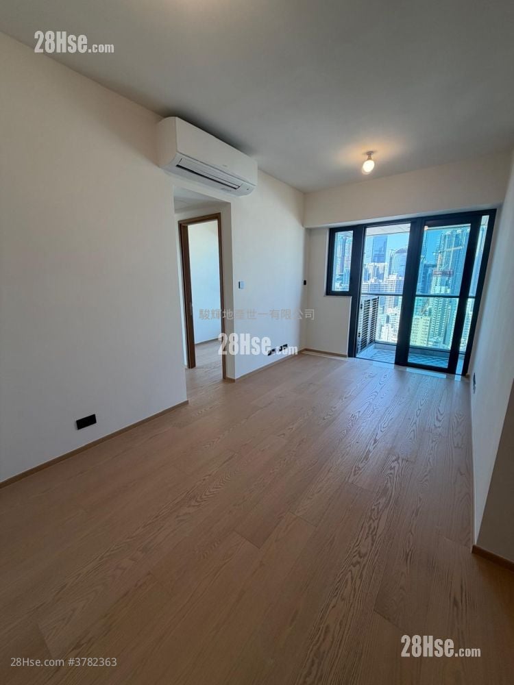 Topside Residence Rental 3 Bedrooms , 1 Bathroom 569 ft²