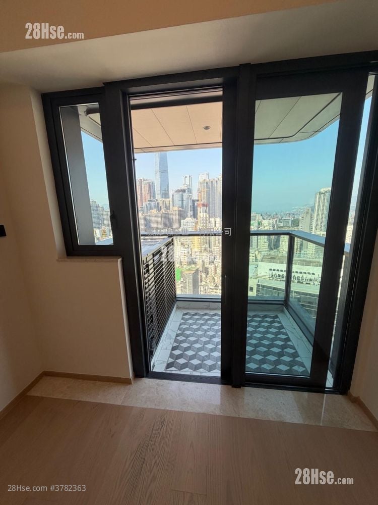 Topside Residence Rental 3 Bedrooms , 1 Bathroom 569 ft²