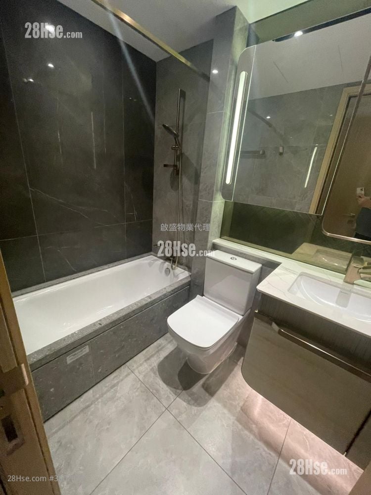 K. Summit Sell 3 Bedrooms , 2 Bathrooms 766 ft²