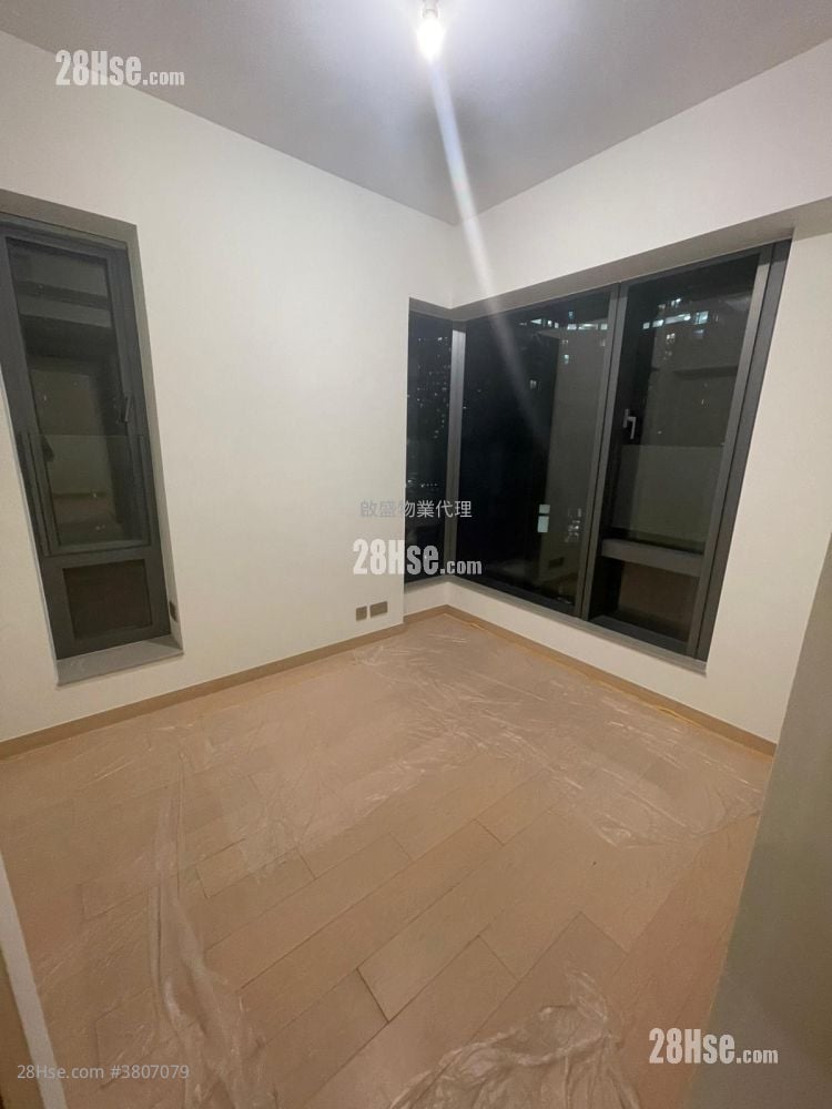 K. Summit Sell 3 Bedrooms , 2 Bathrooms 766 ft²