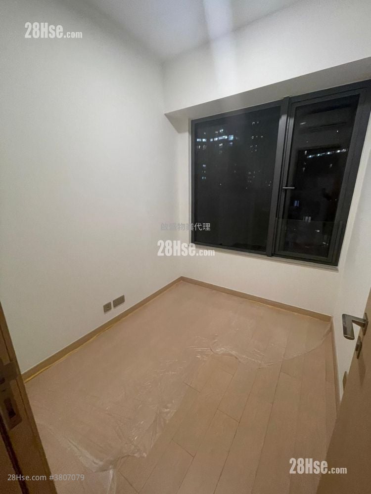 K. Summit Sell 3 Bedrooms , 2 Bathrooms 766 ft²