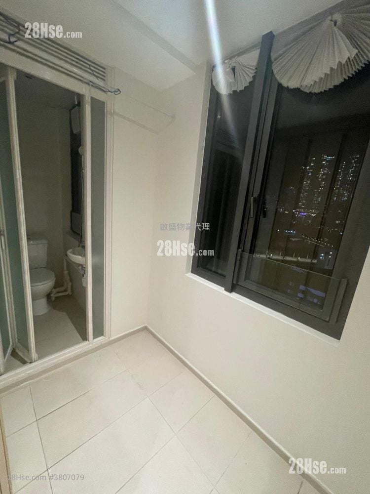 K. Summit Sell 3 Bedrooms , 2 Bathrooms 766 ft²