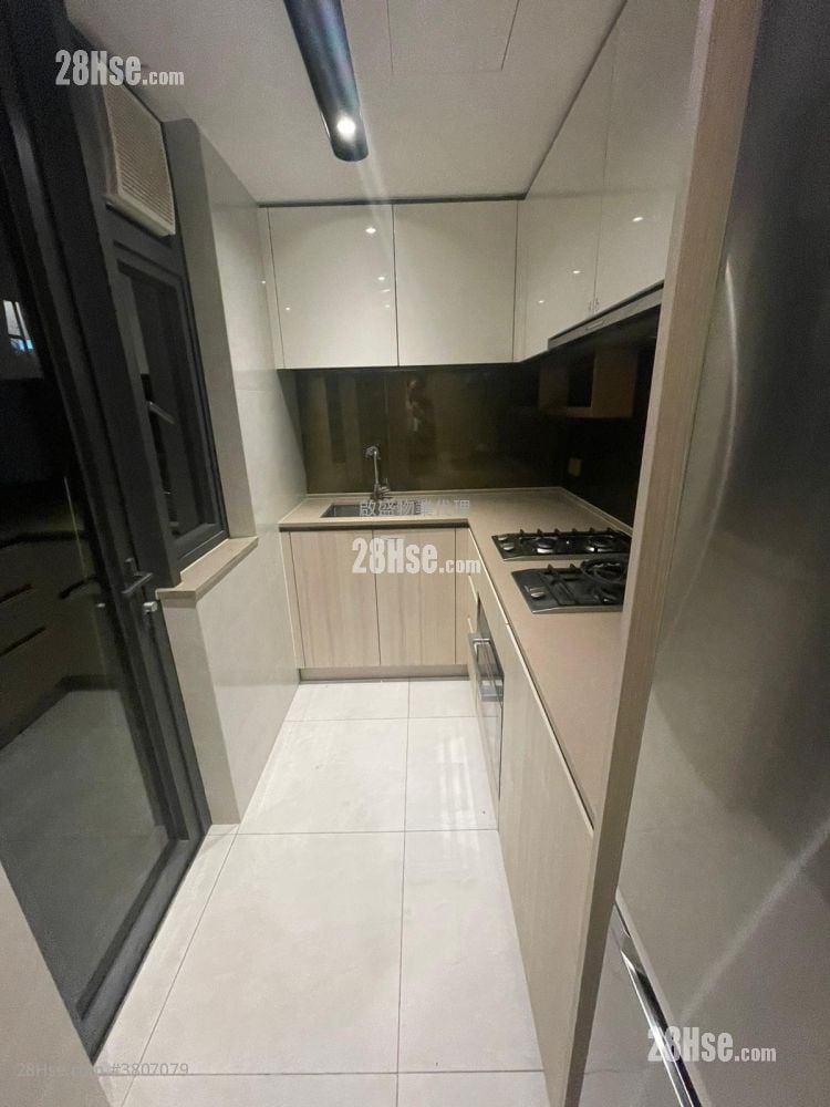 K. Summit Sell 3 Bedrooms , 2 Bathrooms 766 ft²