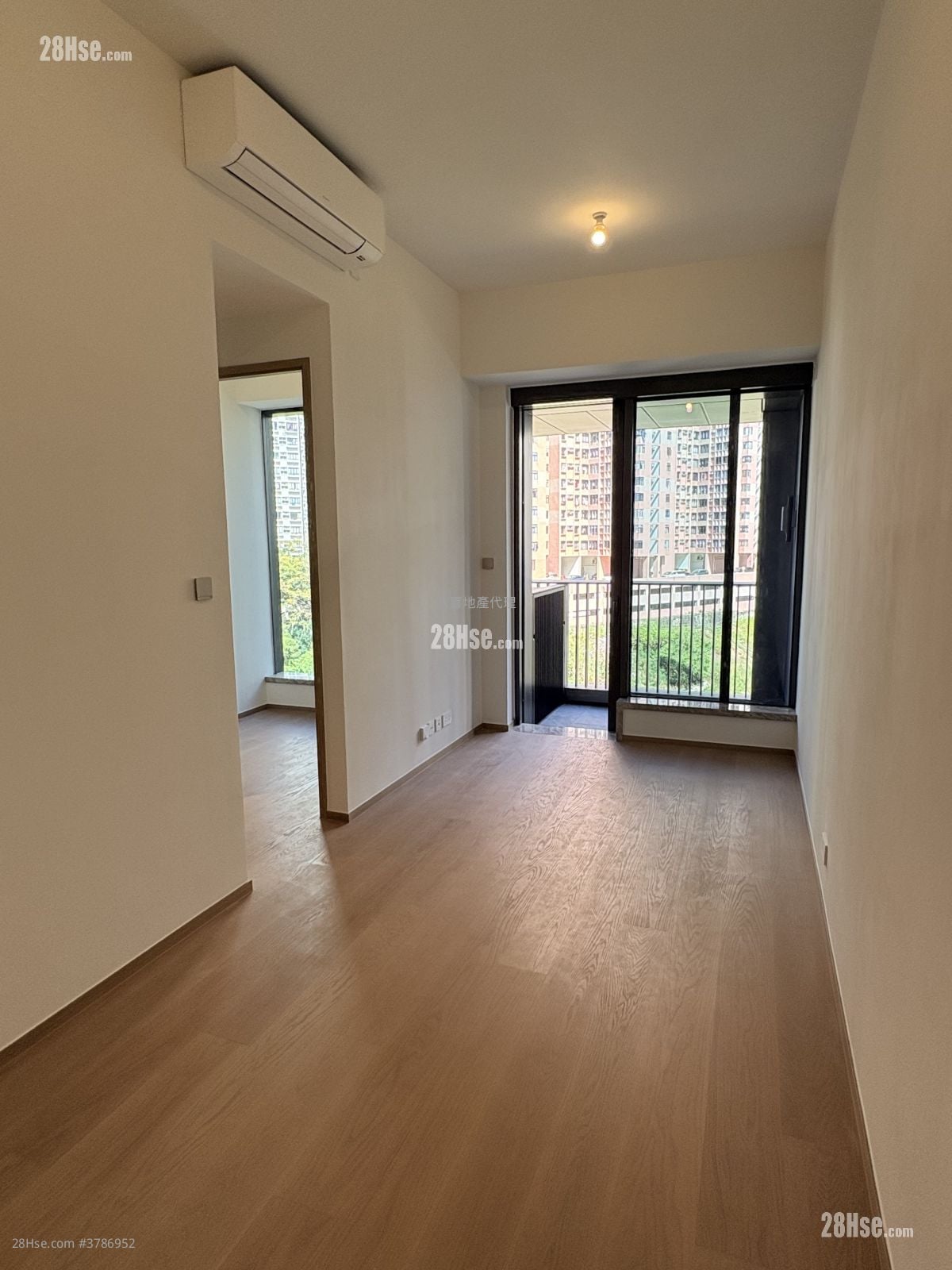 101 Kings Road 售盘 3 房 , 1 浴室 549 平方尺