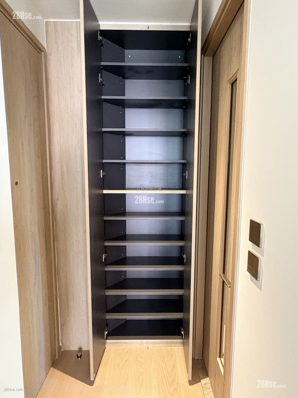 101 Kings Road 售盘 3 房 , 1 浴室 549 平方尺