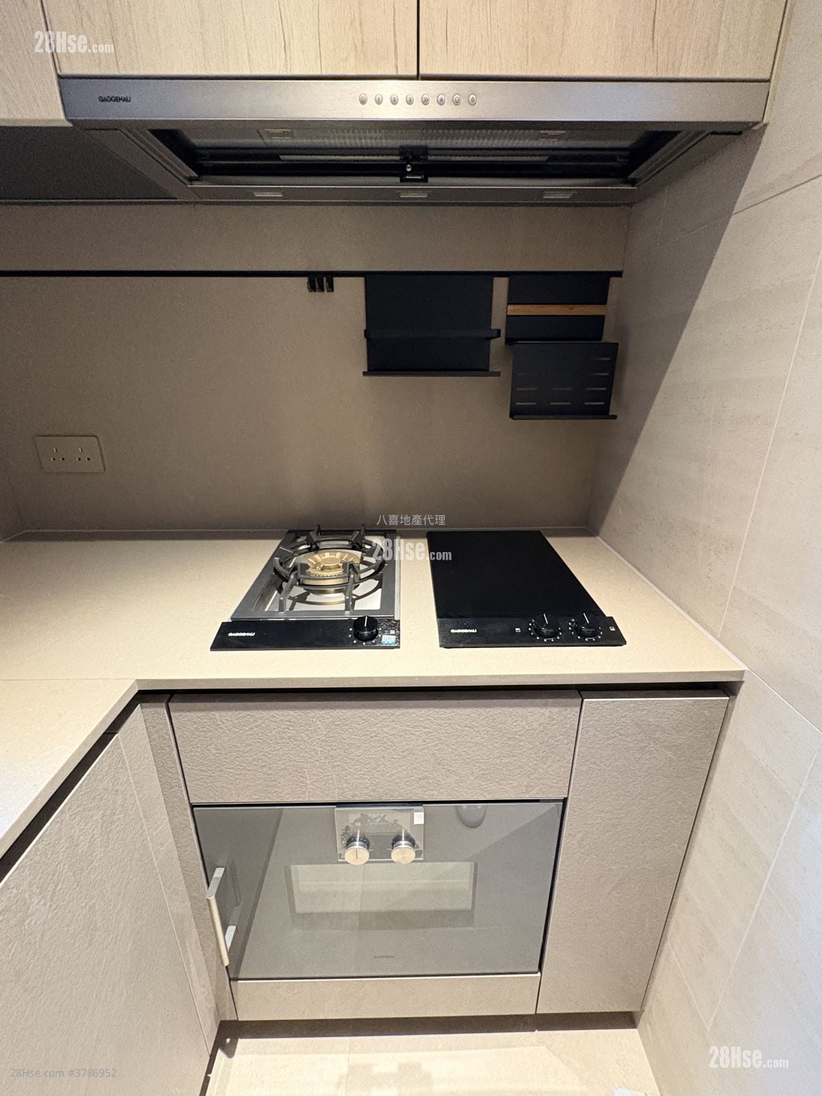 101 Kings Road 售盘 3 房 , 1 浴室 549 平方尺