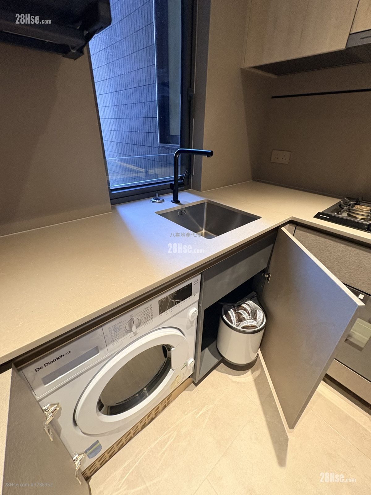 101 Kings Road 售盘 3 房 , 1 浴室 549 平方尺