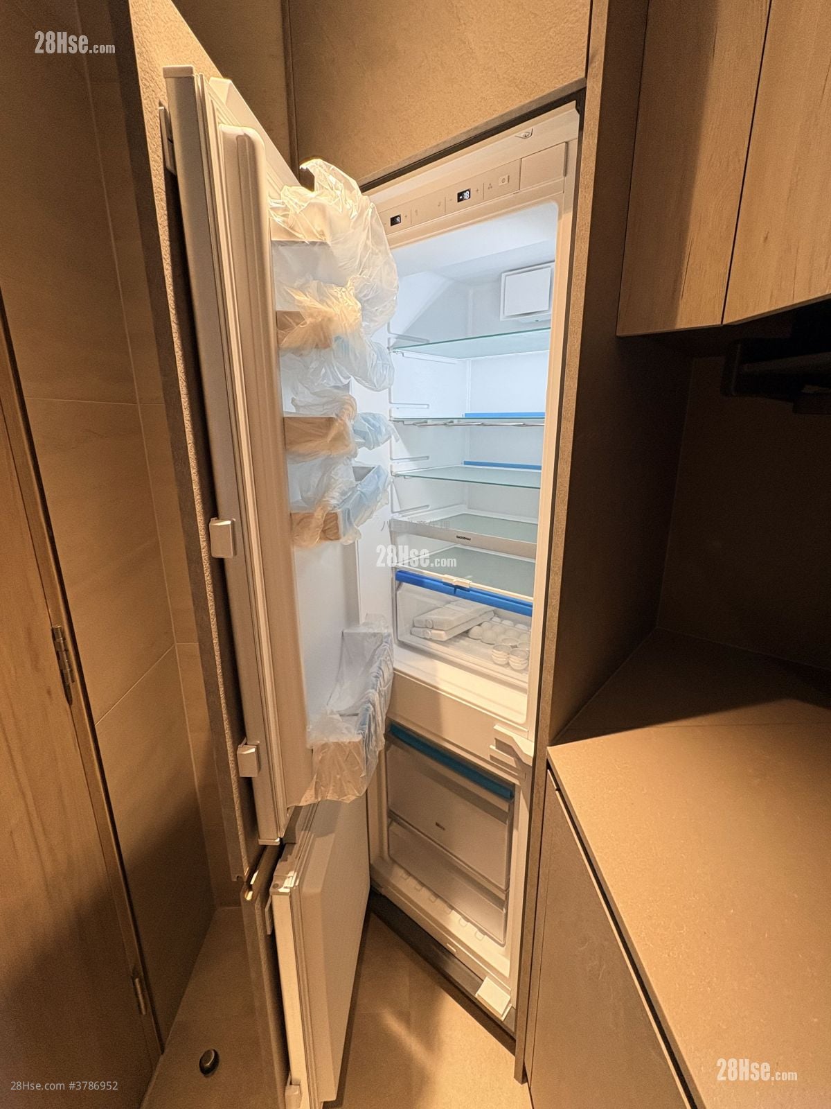 101 Kings Road 售盘 3 房 , 1 浴室 549 平方尺