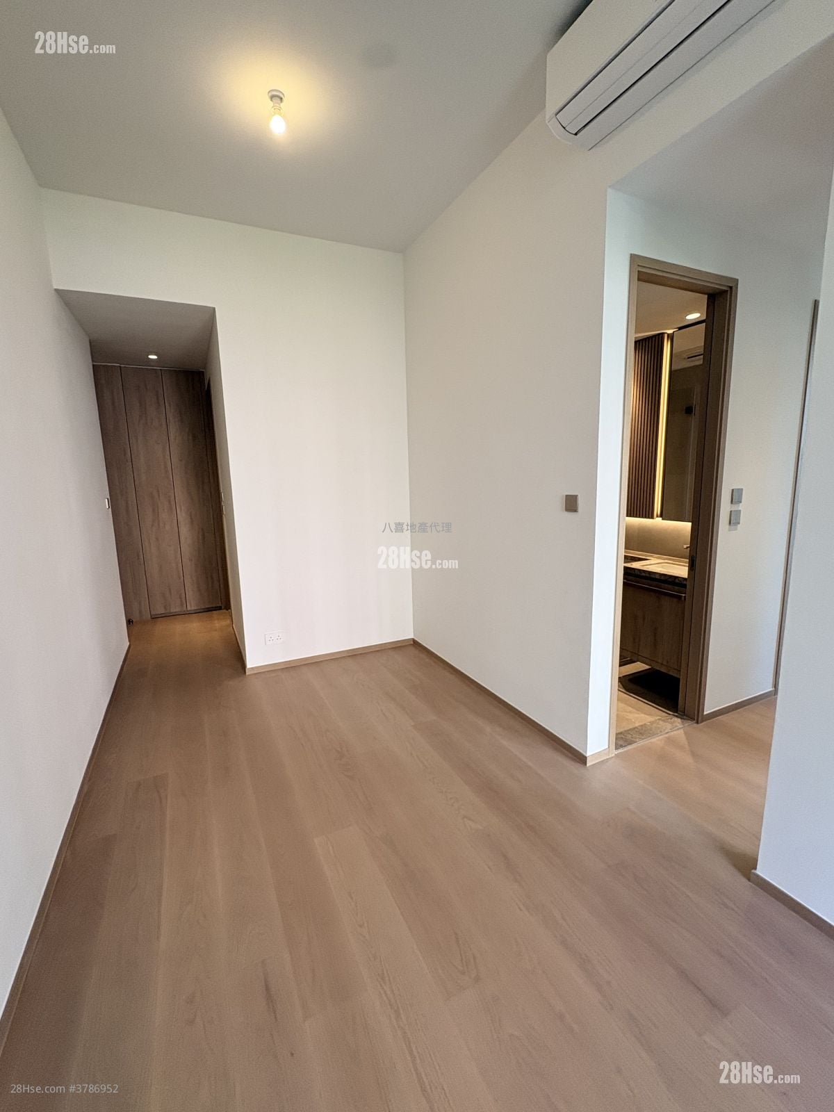 101 Kings Road 售盘 3 房 , 1 浴室 549 平方尺