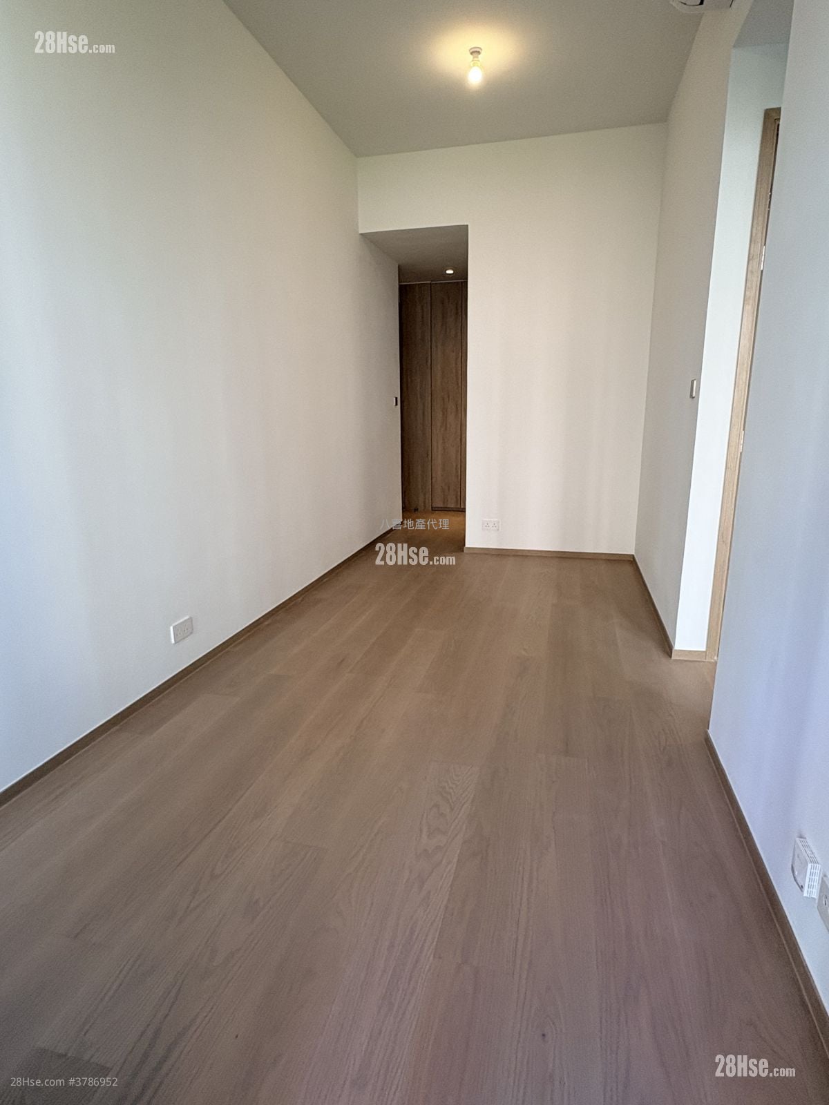 101 Kings Road 售盘 3 房 , 1 浴室 549 平方尺