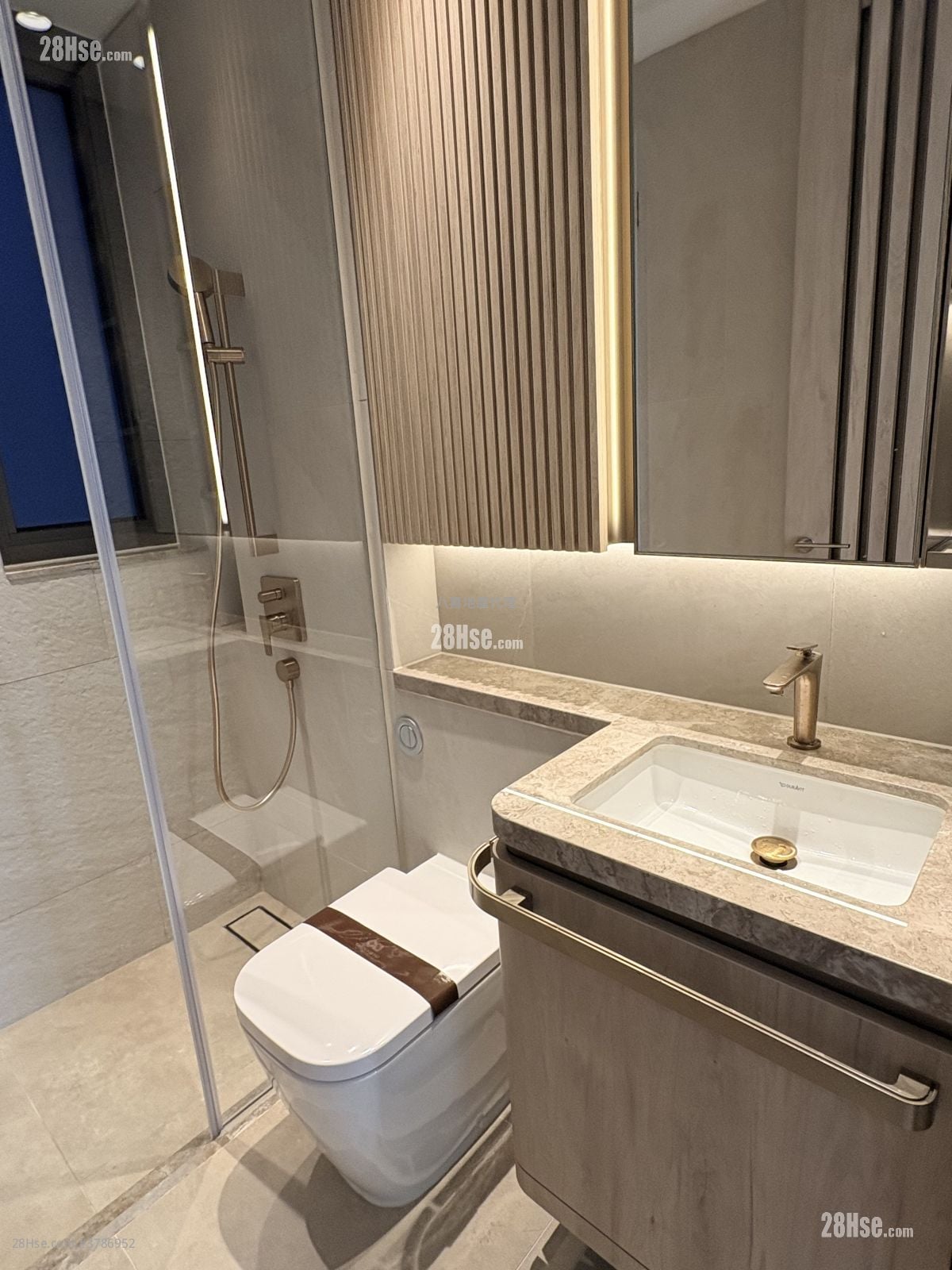 101 Kings Road 售盘 3 房 , 1 浴室 549 平方尺