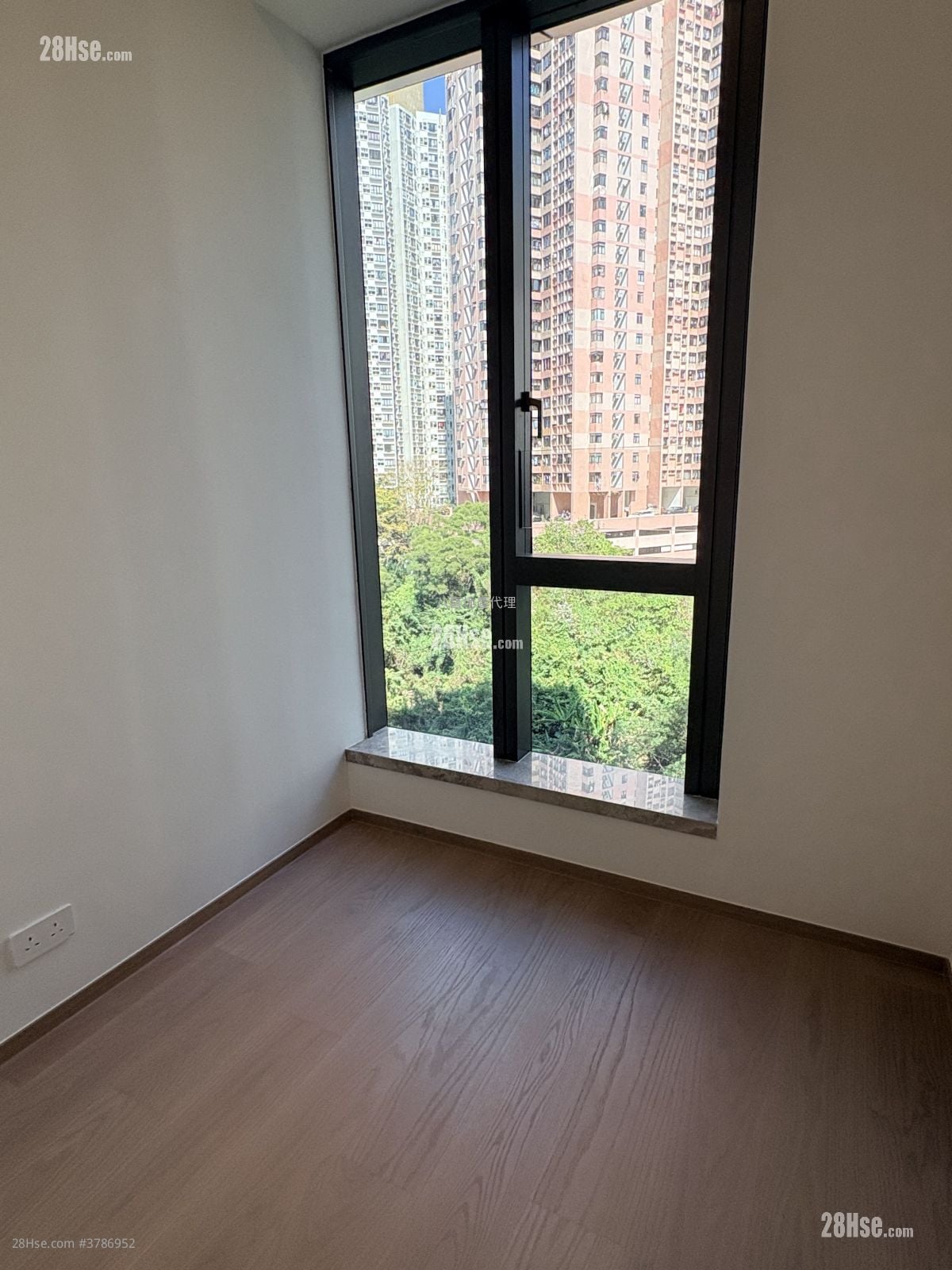 101 Kings Road 售盘 3 房 , 1 浴室 549 平方尺