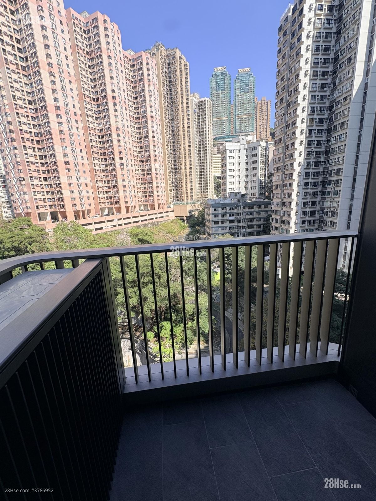 101 Kings Road 售盘 3 房 , 1 浴室 549 平方尺