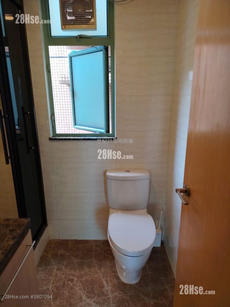 Royal Court Sell 707 ft²