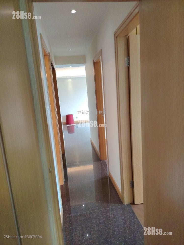 Royal Court Sell 707 ft²