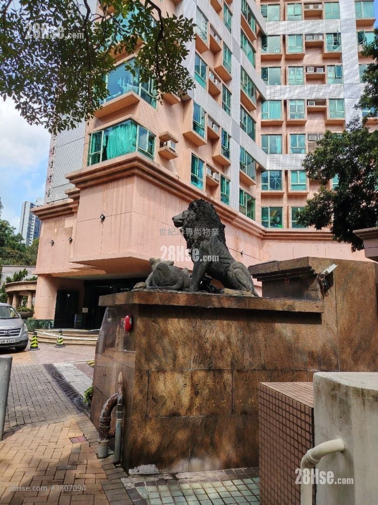 Royal Court Sell 707 ft²