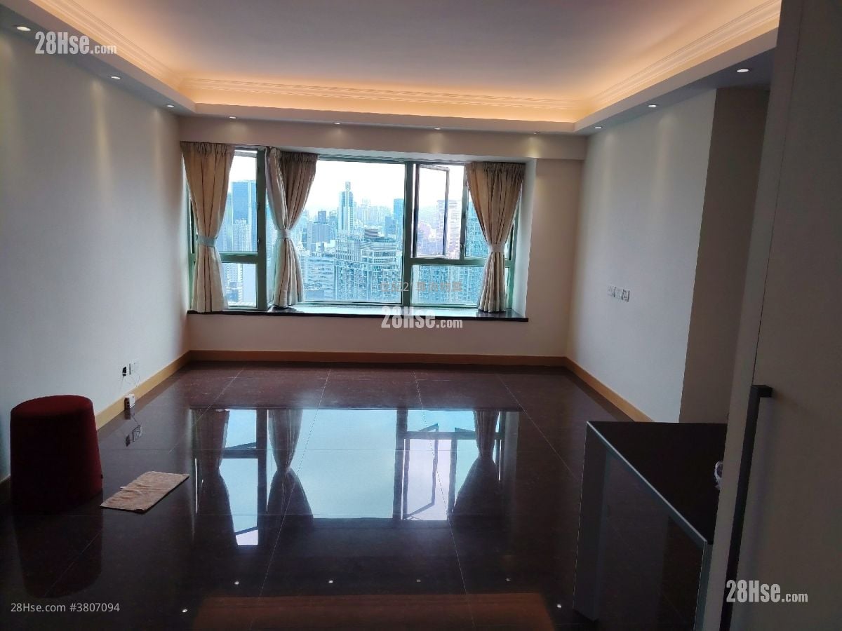 Royal Court Sell 707 ft²