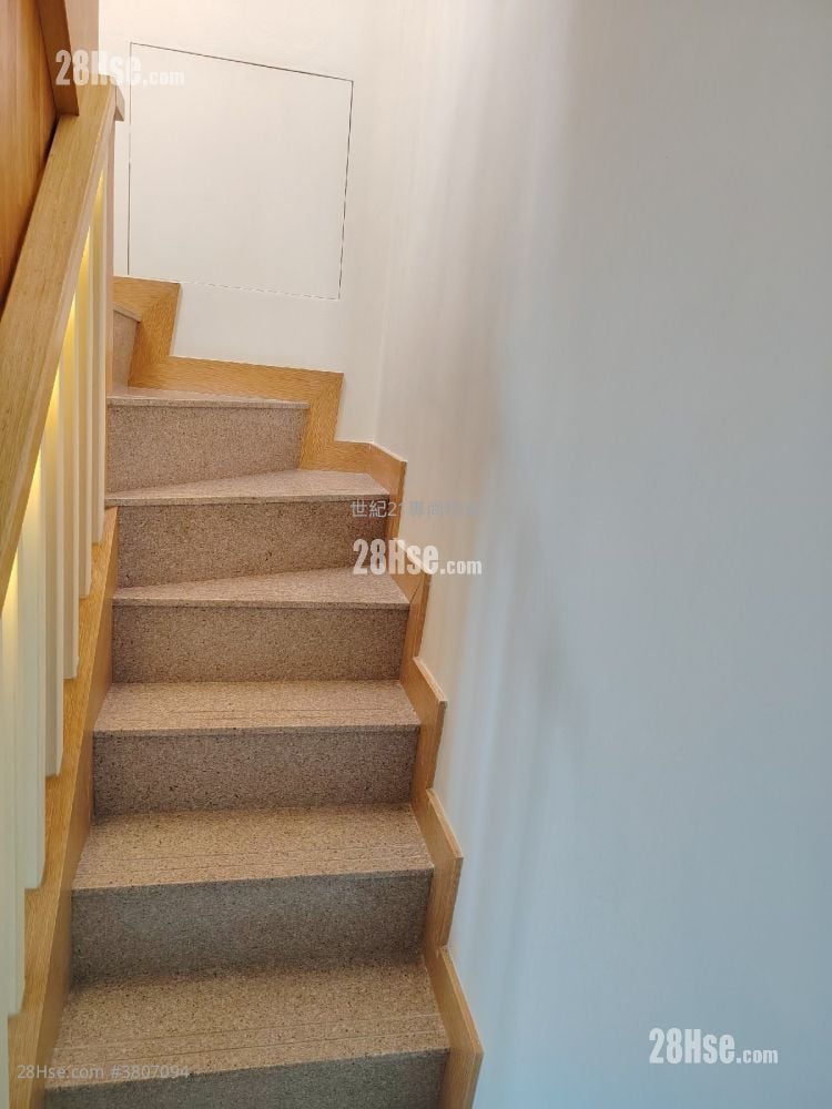 Royal Court Sell 707 ft²