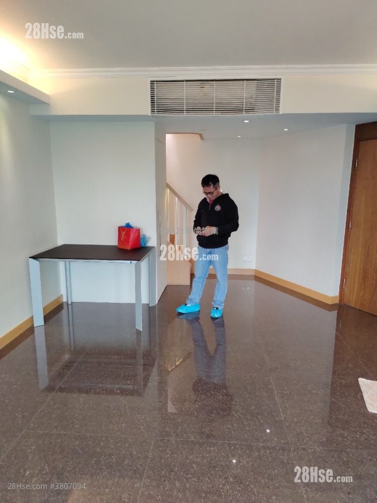 Royal Court Sell 707 ft²