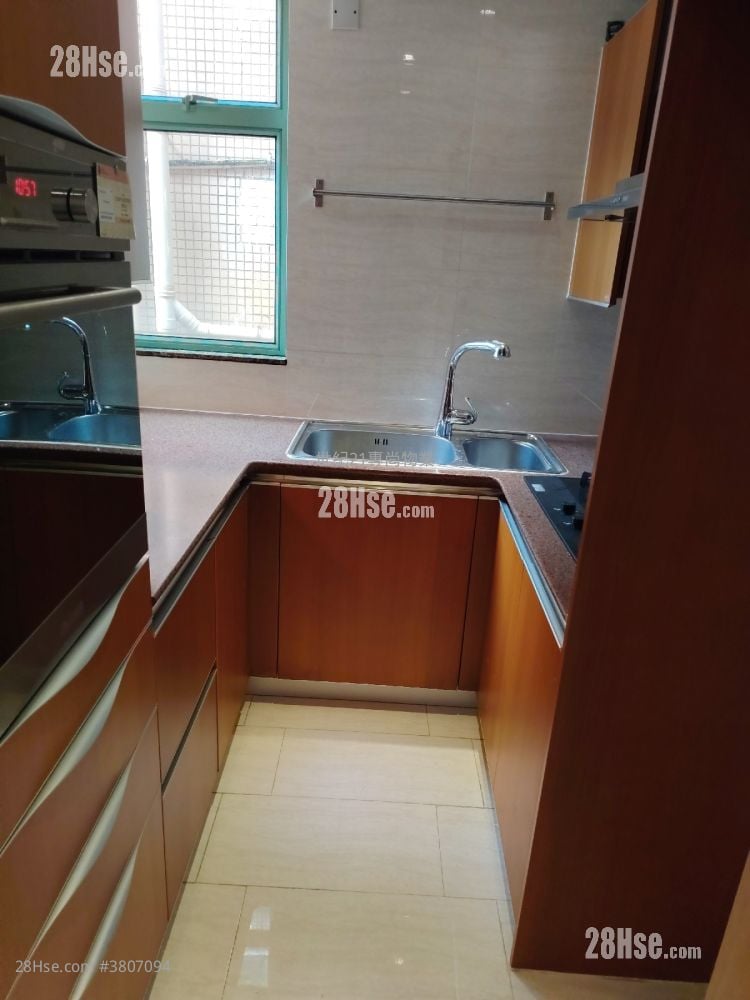 Royal Court Sell 707 ft²