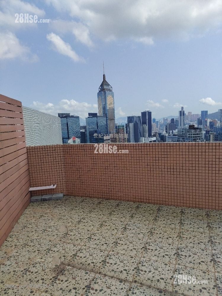 Royal Court Sell 707 ft²