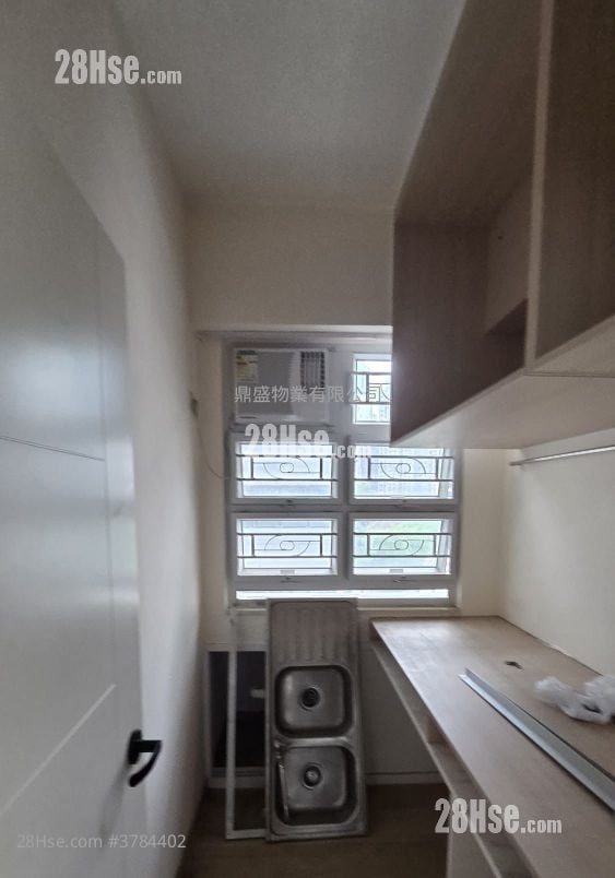 Kiu Fat Building Rental 4 Bedrooms , 2 Bathrooms 650 ft²