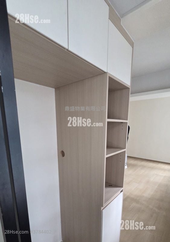 Kiu Fat Building Rental 4 Bedrooms , 2 Bathrooms 650 ft²